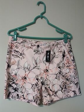 White House Black Market Pink Floral Mid-Rise Women's Shorts Size 10 NWT